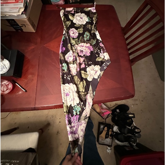 Asymmetrical hem dress - Picture 2 of 3